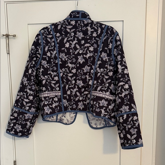 Reversible cropped quilted Blue and White Floral jacket - Picture 3 of 3